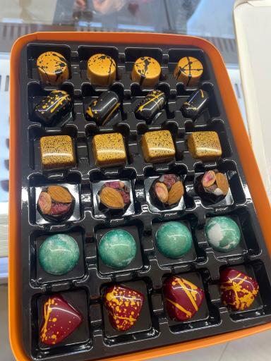 عکس بوتیک تخصصی شکلات نوژان 