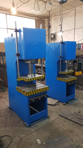 عکس قالبسازی و شرکت تولیدی و صنعتی مشتاق نیرو (مهرزادیان)