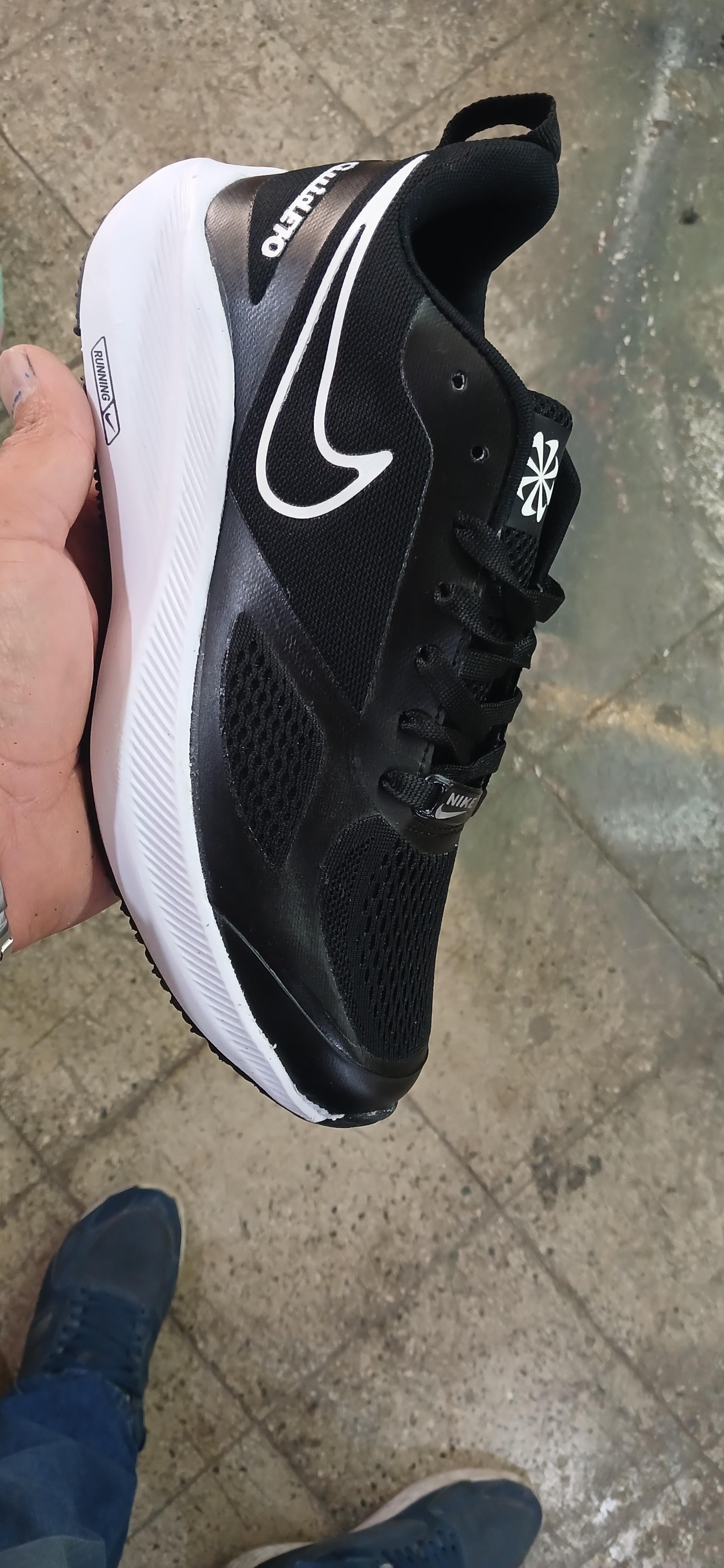 عکس تولیدی کفش رضا پیشکار 