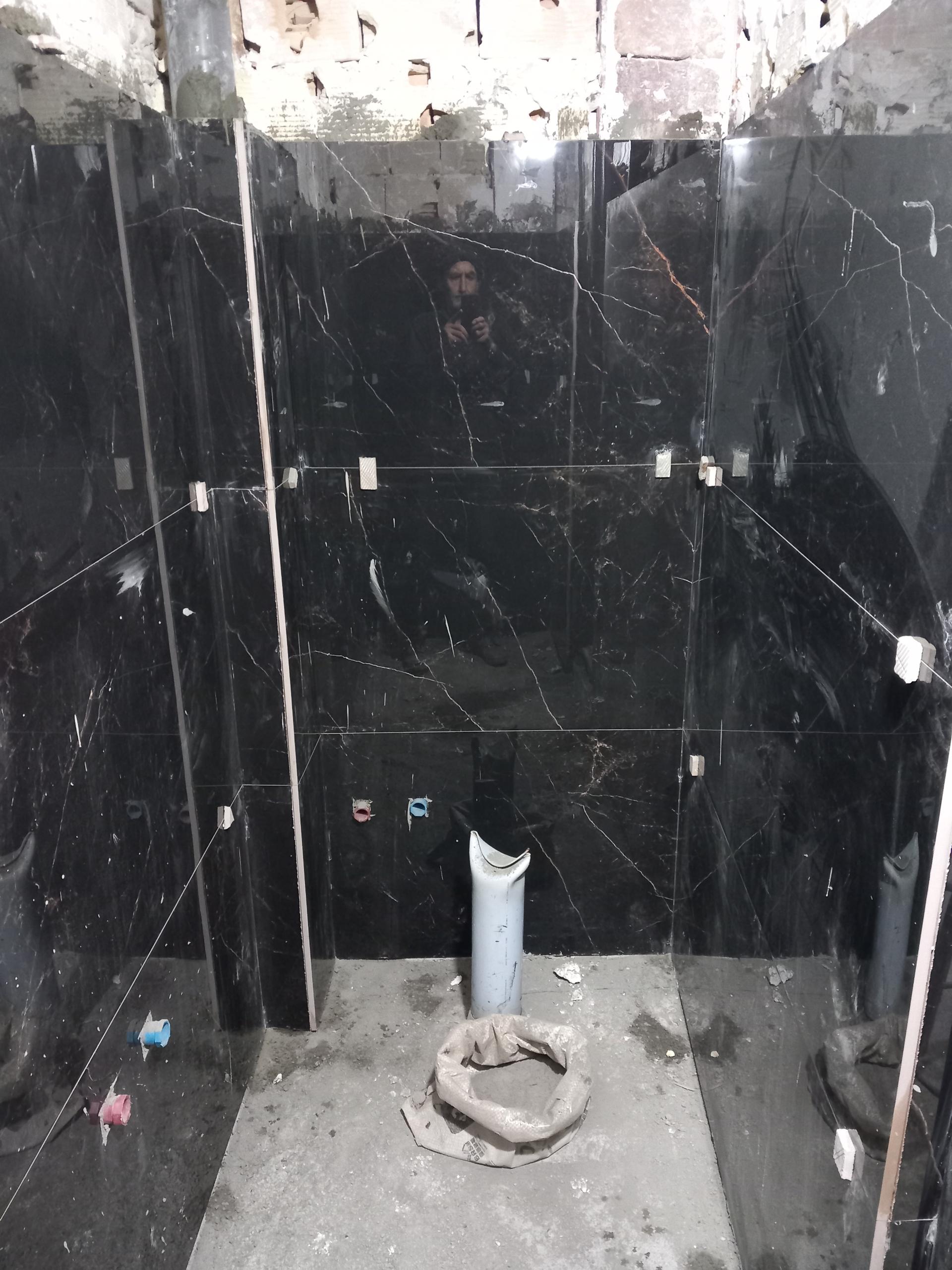 عکس فروشگاه کاشی و سرامیک مومنی