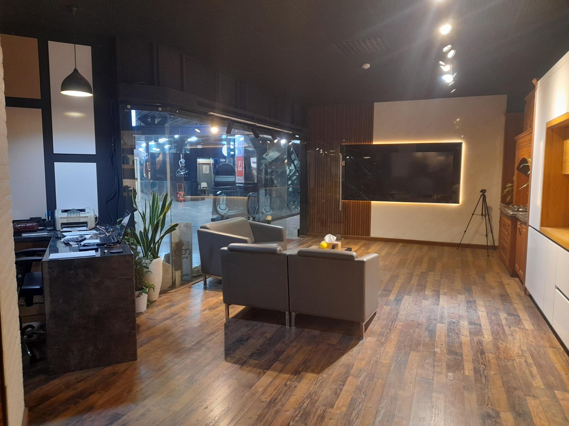 عکس ناژولوکس