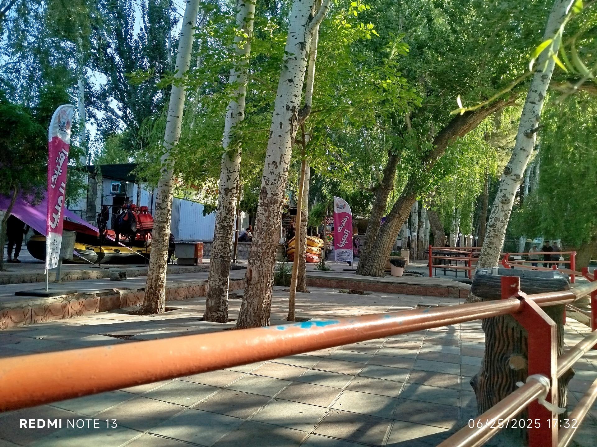 عکس ورودی یک ضلع جنوبی پل زمانخان