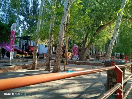 عکس ورودی یک ضلع جنوبی پل زمانخان