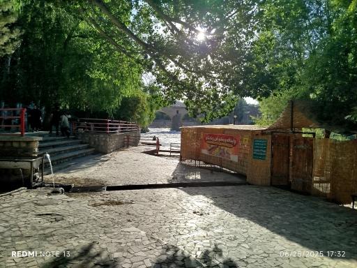 عکس ورودی یک ضلع جنوبی پل زمانخان