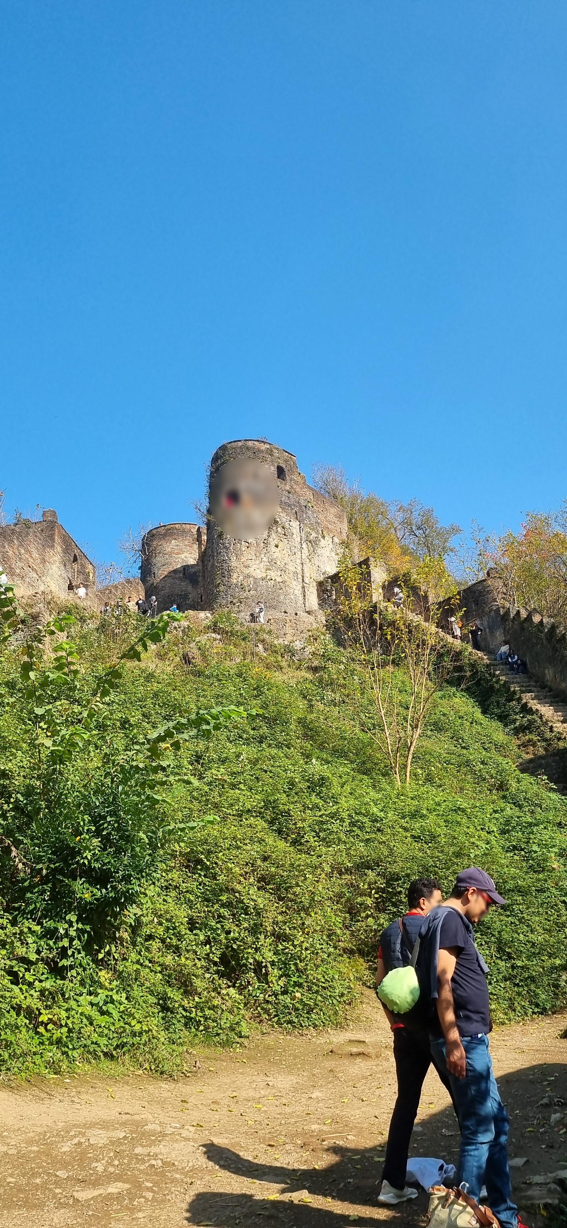 عکس بناهای شرقی قلعه