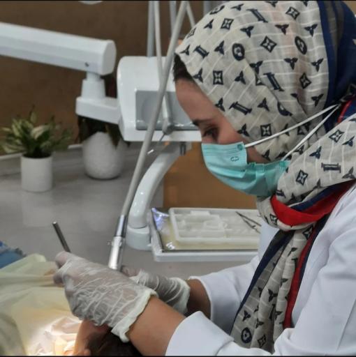 عکس دندانپزشکی دکتر عذرا عبدل آبادی