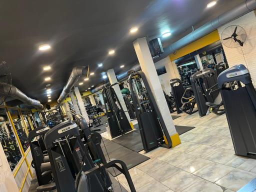 عکس باشگاه ورزشی بانوان وستا