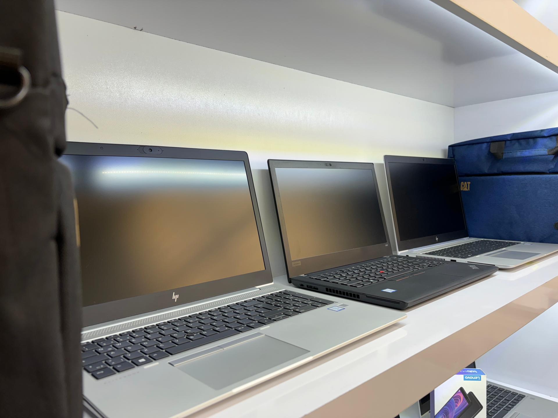 عکس لپتاپ استوک اذرون