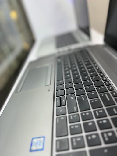 عکس لپتاپ استوک اذرون