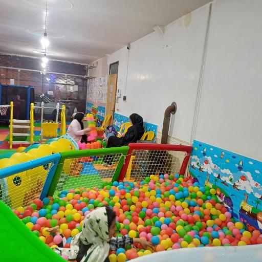 عکس خانه بازی بالونیا