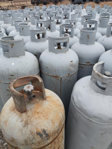 عکس گاز مایع و پیک‌ نیک و کپسول خلازیر