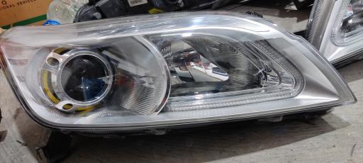 عکس تنظیم چراغ تبریز و برق خودرو منوچهر 