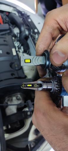 عکس تنظیم چراغ تبریز و برق خودرو منوچهر 