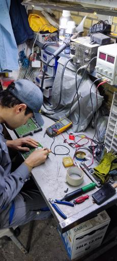 عکس تنظیم چراغ تبریز و برق خودرو منوچهر 