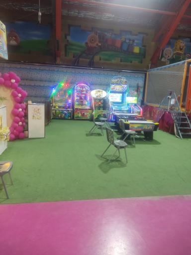 عکس شهربازی سرپوشیده قاصدک