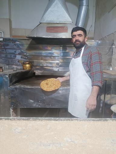 نانوایی بربری و کلوچه محلی بهمنی