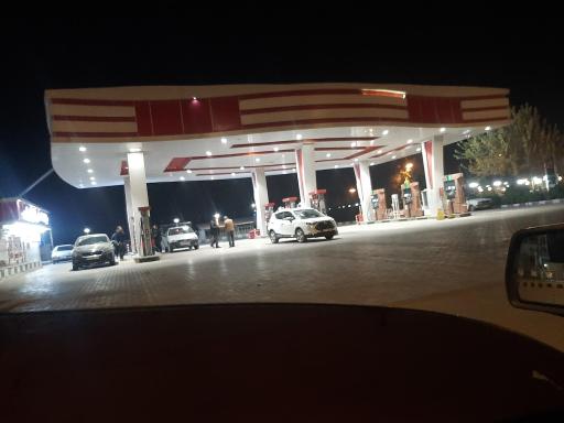 عکس پمپ بنزین برادران شریفی