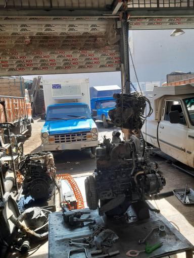 عکس تعمیرگاه نیسان دیزل نظامی 