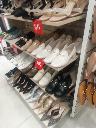 عکس فروشگاه لباس داوین