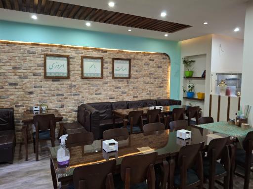 عکس قرمه برگر شعبه وکیل آباد