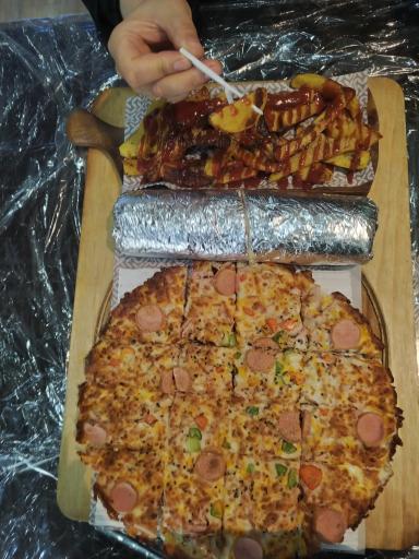 قرمه برگر شعبه وکیل آباد