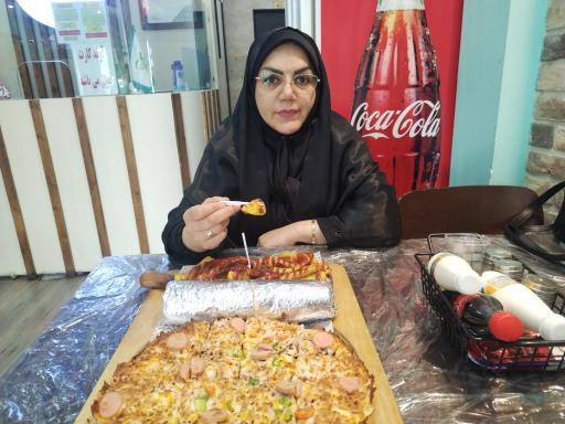 قرمه برگر شعبه وکیل آباد