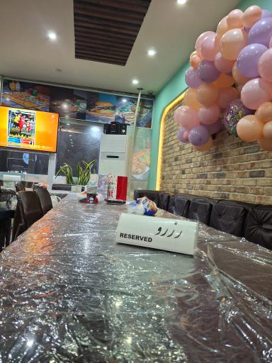 عکس قرمه برگر شعبه وکیل آباد