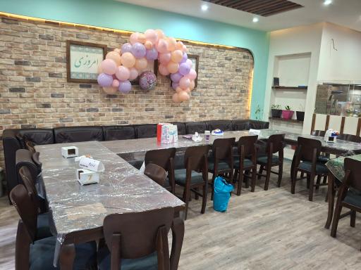 عکس قرمه برگر شعبه وکیل آباد