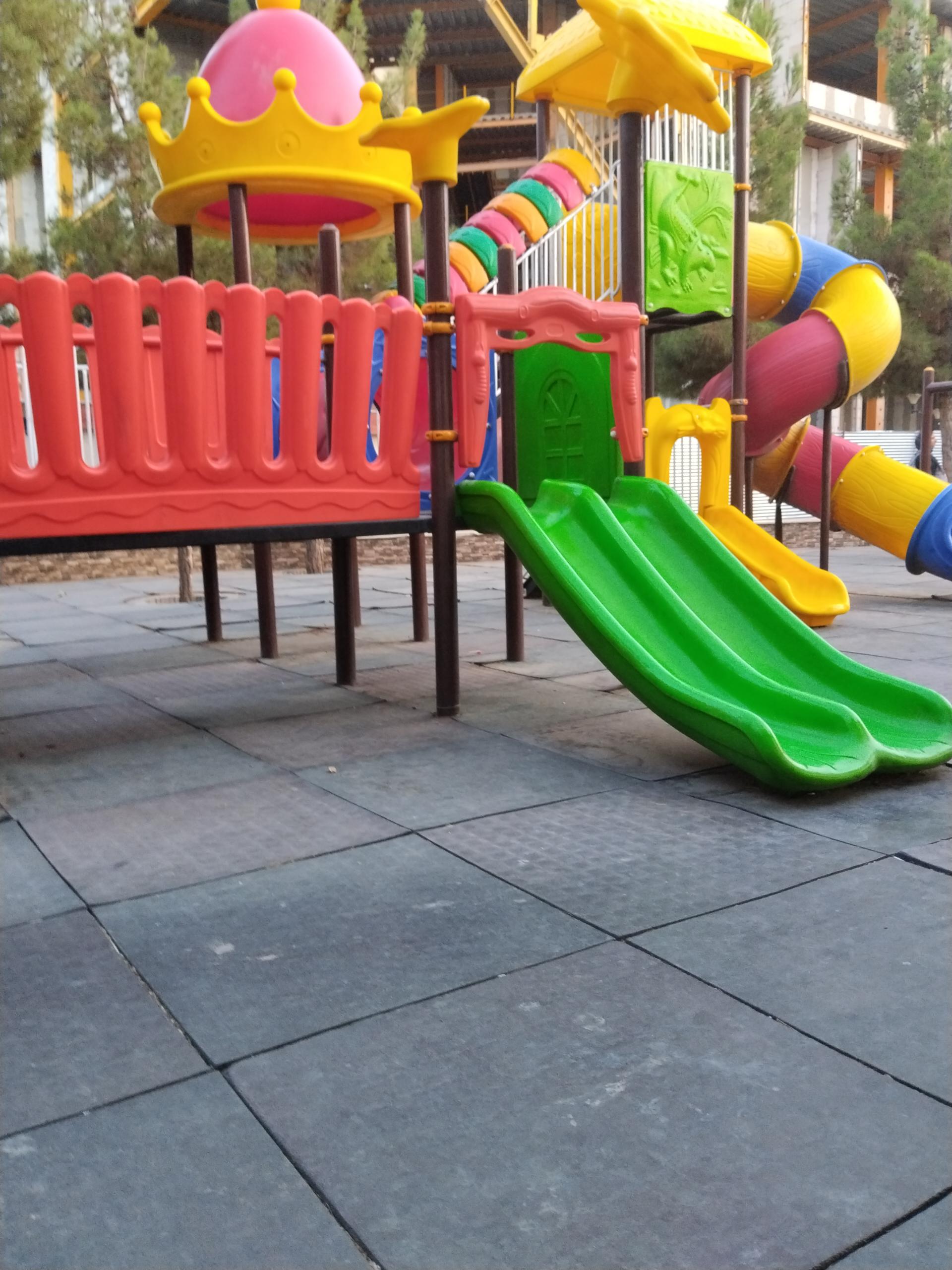 عکس زمین بازی کودکان