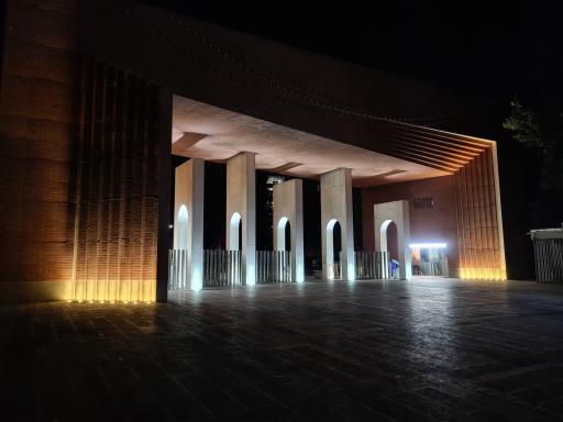 عکس سردر دانشگاه صنعتی شریف 