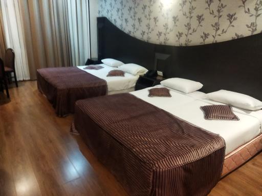 عکس هتل باباطاهر