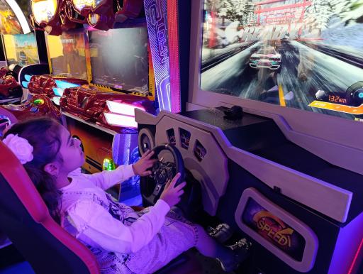 عکس شهربازی و بولینگ لنزو