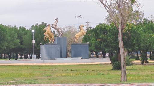 عکس میدان چهار اسب