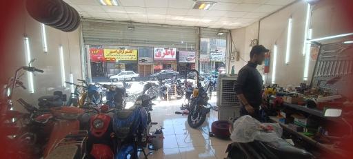 عکس تعمیرگاه موتور سیکلت تیونینگ سنتر