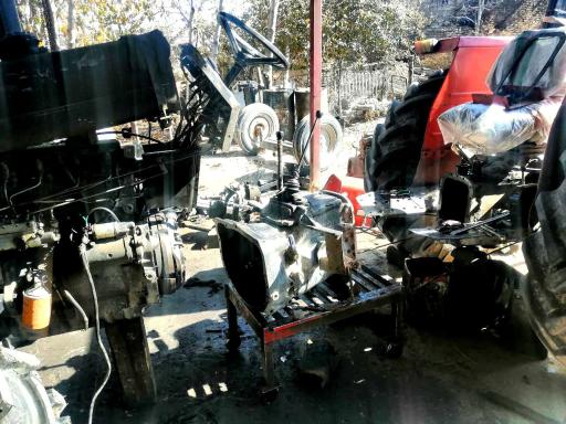 عکس تعمیرگاه تراکتور سازی دقیق (برومندی)