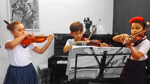 عکس آموزشگاه موسیقی نامیک