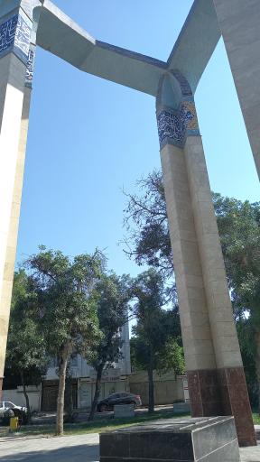 عکس مزار شهدای گمنام پارس آباد