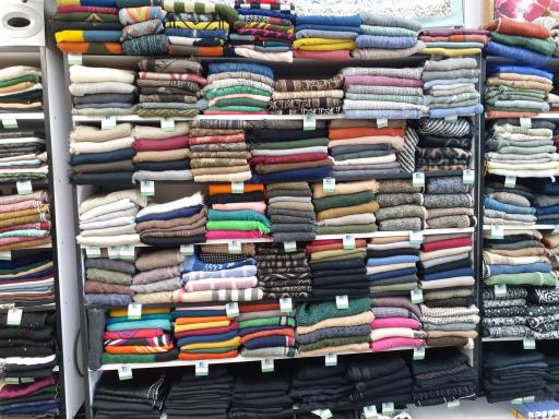 عکس فروشگاه شال و روسری شیک