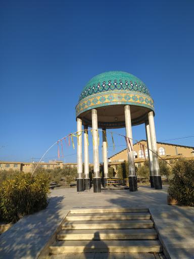 عکس مزار شهدای گمنام دانشگاه آزاد اسلامی واحد کاشمر 