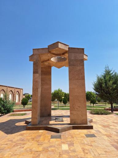 عکس آرامگاه پوریای ولی