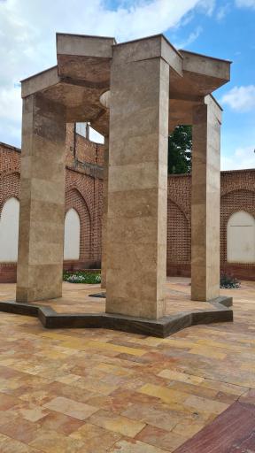 عکس آرامگاه پوریای ولی