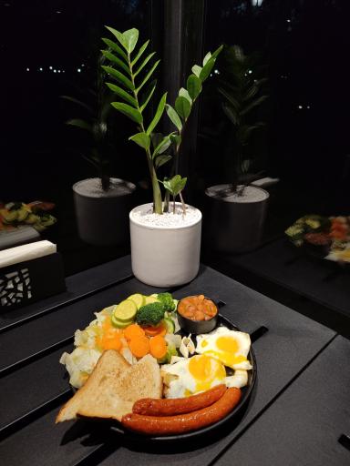 عکس کافه صبحانه رترو