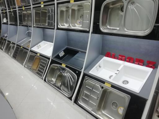 عکس تجهیزات آشپزخانه طلایی 