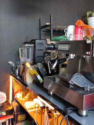 عکس کافه صبحانه سورنا