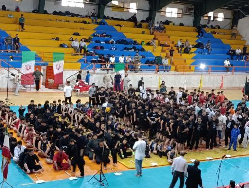 عکس زمین فوتسال سر پوشیده مجموعه کارگران