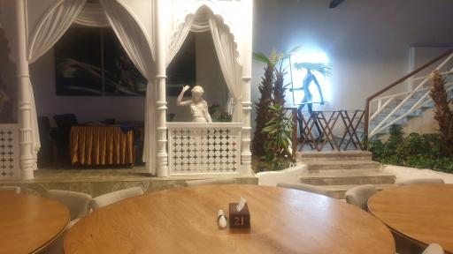 عکس رستوران پدیده شاندیز