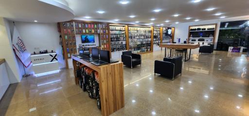 عکس موبایل استور روشا