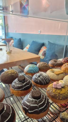 عکس کافه دونات جوی