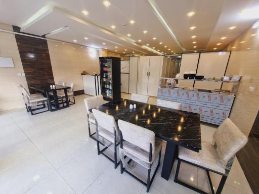 رستوران آذر