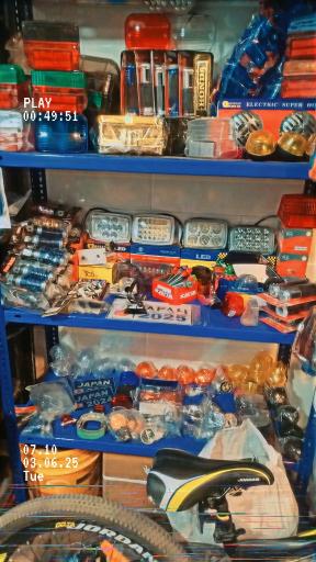 عکس تعمیر گاه دوچرخه و موتور شاهرخ